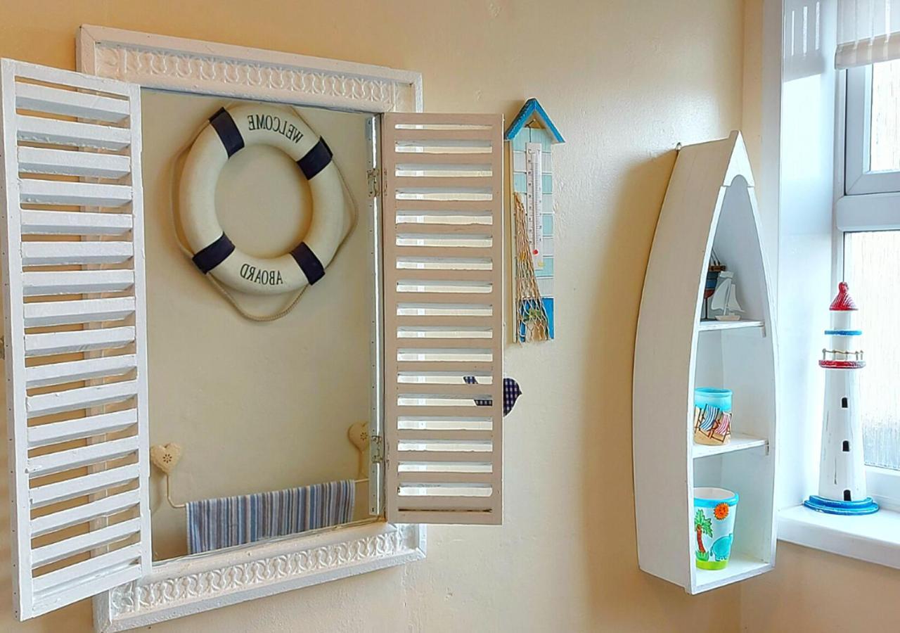 Romantic Lakeside Cottage By The Beach! With Super Cosy Log Burner! The Perfect Escape To Your Home From Home By The Sea! So Relaxing - You Won'T Want To Leave! Pet Friendly! Мейблторп Екстер'єр фото