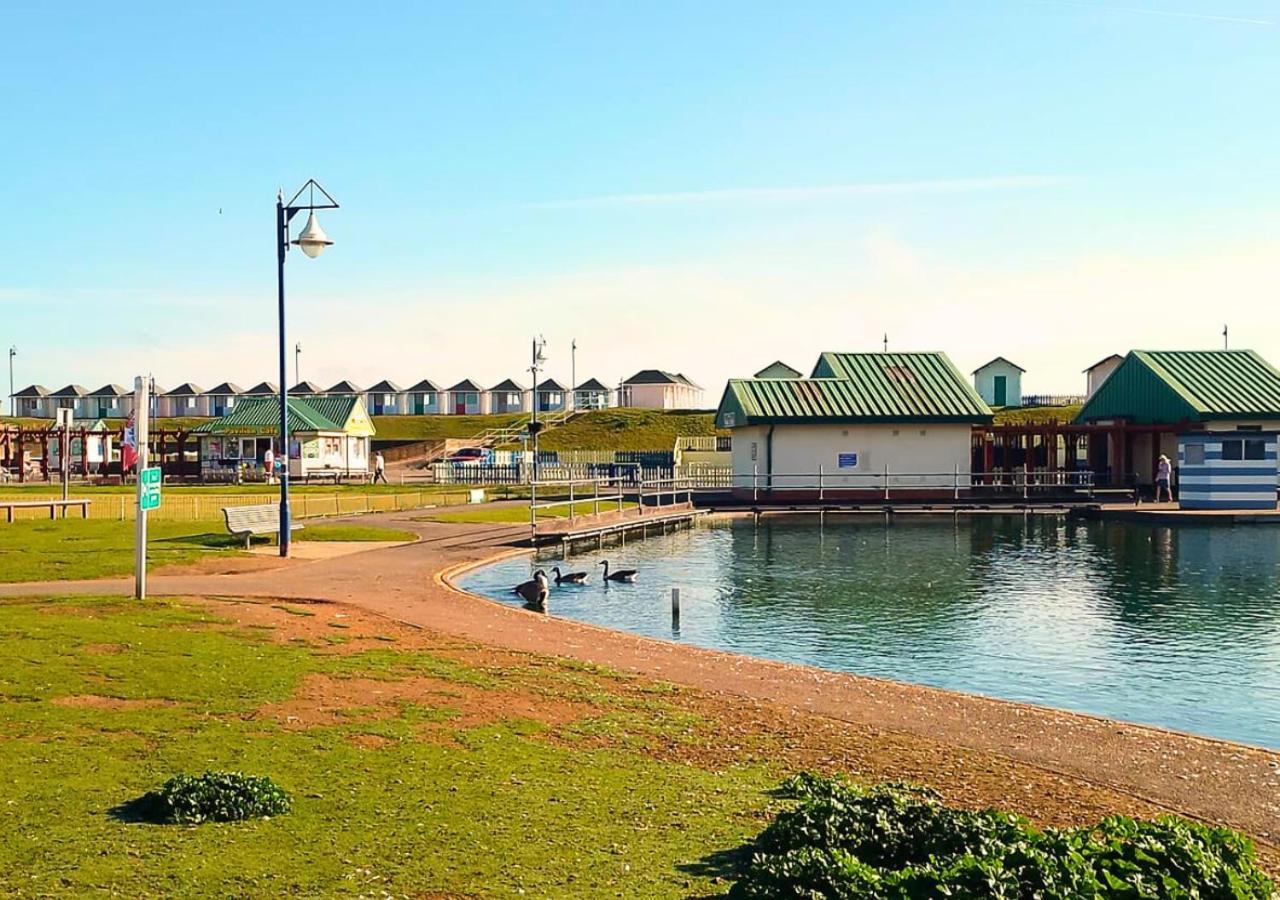 Romantic Lakeside Cottage By The Beach! With Super Cosy Log Burner! The Perfect Escape To Your Home From Home By The Sea! So Relaxing - You Won'T Want To Leave! Pet Friendly! Мейблторп Екстер'єр фото