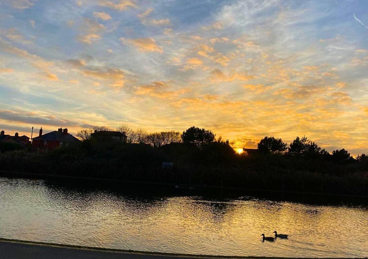 Romantic Lakeside Cottage By The Beach! With Super Cosy Log Burner! The Perfect Escape To Your Home From Home By The Sea! So Relaxing - You Won'T Want To Leave! Pet Friendly! Мейблторп Екстер'єр фото