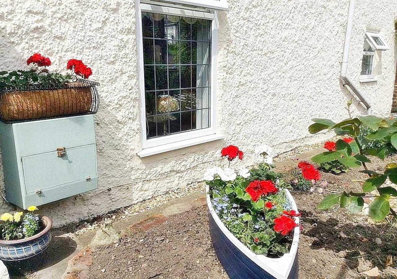 Romantic Lakeside Cottage By The Beach! With Super Cosy Log Burner! The Perfect Escape To Your Home From Home By The Sea! So Relaxing - You Won'T Want To Leave! Pet Friendly! Мейблторп Екстер'єр фото
